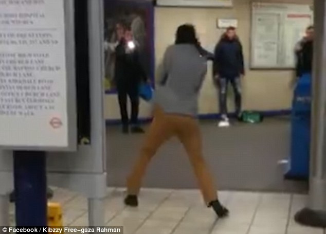 男子持刀在伦敦地铁砍人 大喊“为了叙利亚”