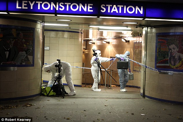 男子持刀在伦敦地铁砍人 大喊“为了叙利亚”