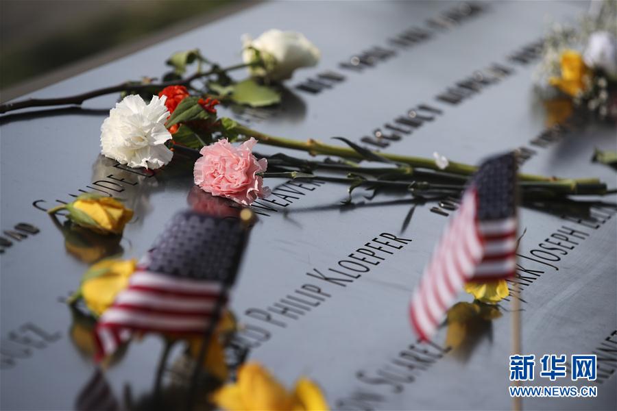 “9·11”16周年纪念日 民众缅怀逝者(组图)-国际在线