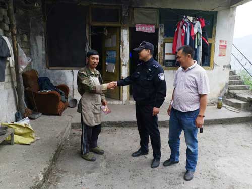 1４年的“黑”户男孩 ６天顺利登记户籍