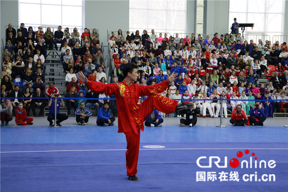 图片默认标题_fororder_参赛选手在开幕式上表演太极拳（摄影：李俊翔）.JPG