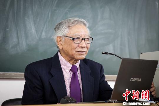 兩岸“桂冠詩(shī)人”82歲鄭愁予：人類(lèi)是過(guò)客，鄉(xiāng)愁乃詩(shī)膽