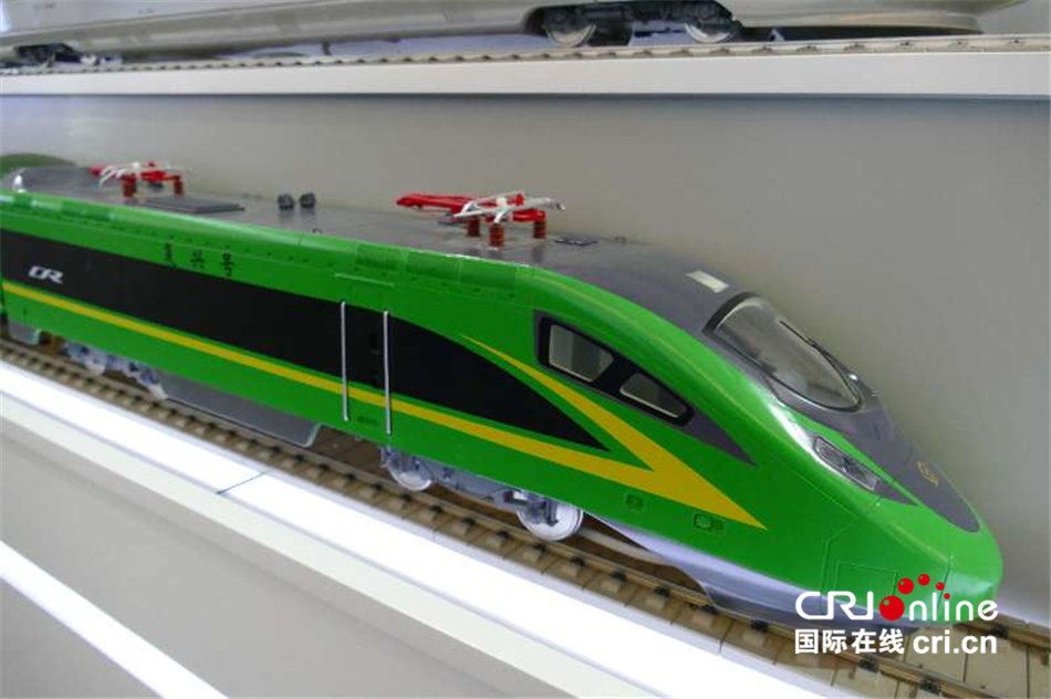 【壮丽70年·奋斗新时代】颜值识高铁 原来高铁是多彩的