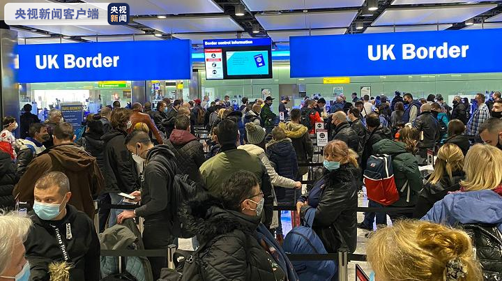 英國倫敦希斯羅機場邊檢乘客聚集 恐引發病毒大肆傳播