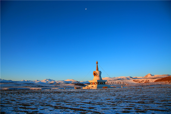 理塘冬日美景(甘孜州委宣传部 供图)