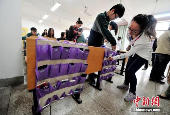 報告稱中國大學生每天使用智慧手機超5小時