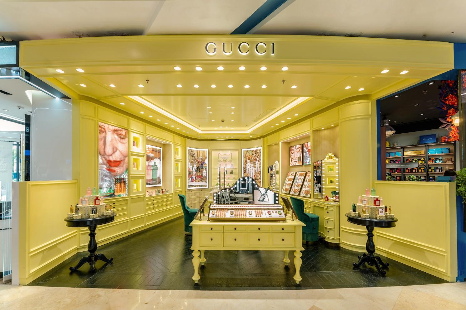 不惧“彩妆寒冬”  多个品牌在银泰百货拿下“全球第一柜”称号_fororder_4