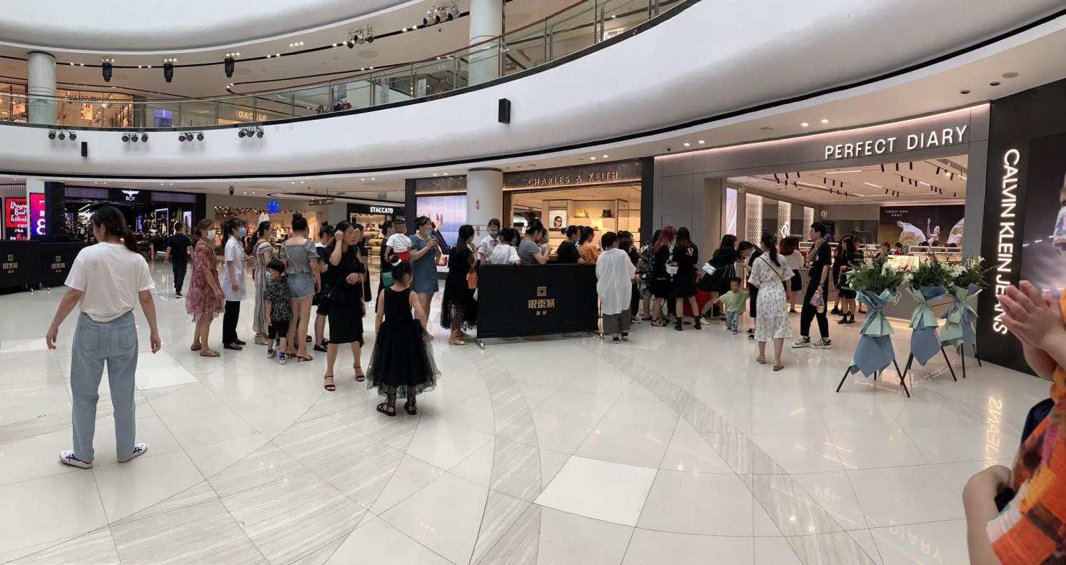 不惧“彩妆寒冬”  多个品牌在银泰百货拿下“全球第一柜”称号_fororder_7