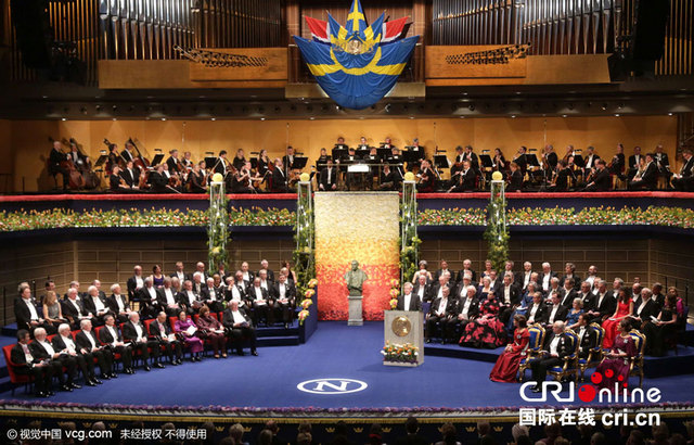 屠呦呦出席2015诺贝尔颁奖典礼 瑞典国王亲自颁奖
