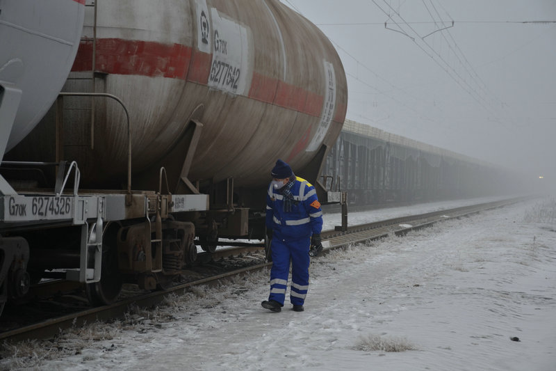 哈尔滨：铁路“护卫队”抗霾大作战