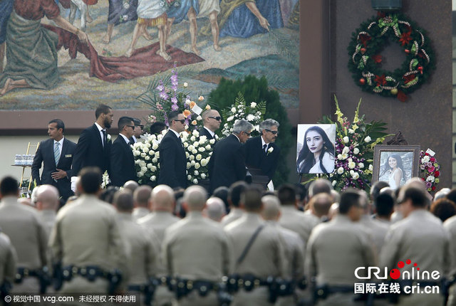 美国加州枪击案遇难者葬礼举行