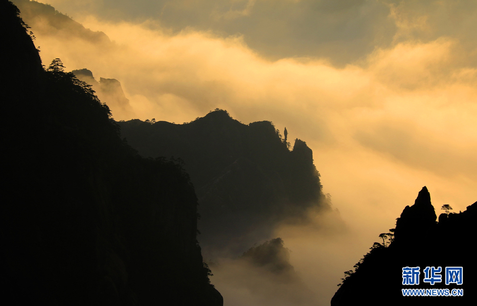安徽：雲映斜陽 醉美黃山
