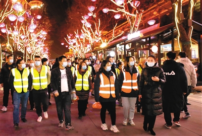 十四運建設者代表 小年夜賞燈迎新春