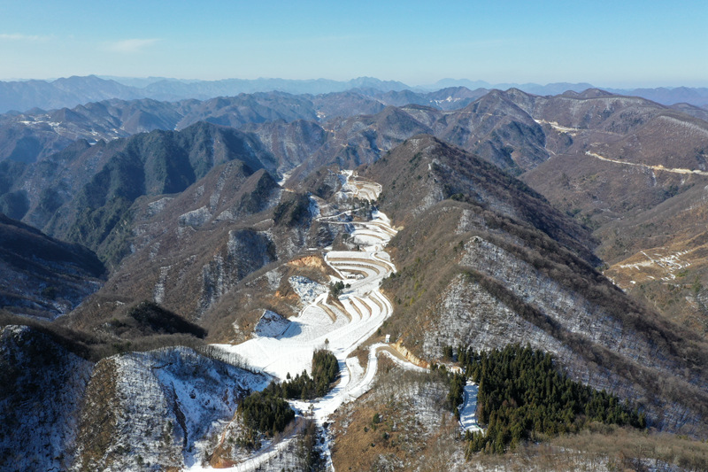 湖北襄阳：雪润群山 层峦叠嶂