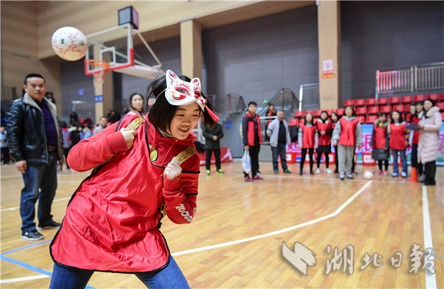 湖北来凤：趣味运动会迎新年