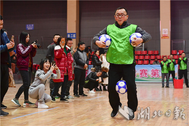 湖北來鳳：趣味運動會迎新年