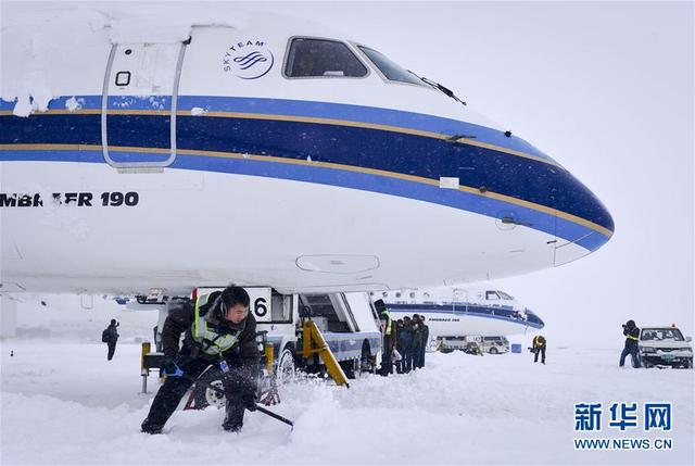 乌鲁木齐遭罕见暴雪 积雪超37厘米突破历史极值