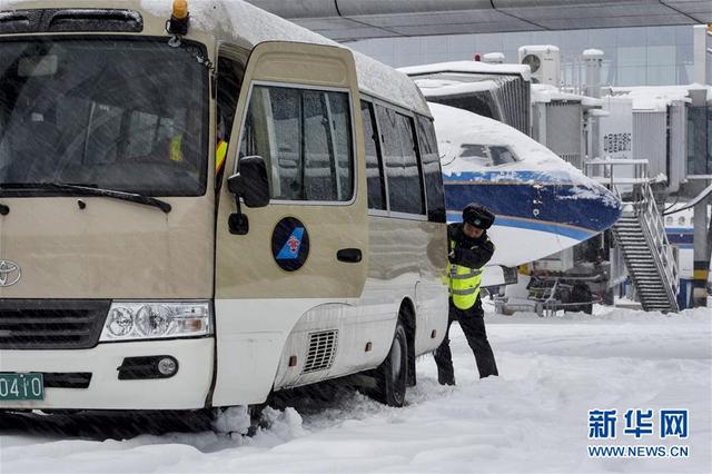 烏魯木齊遭罕見暴雪 積雪超37釐米突破歷史極值