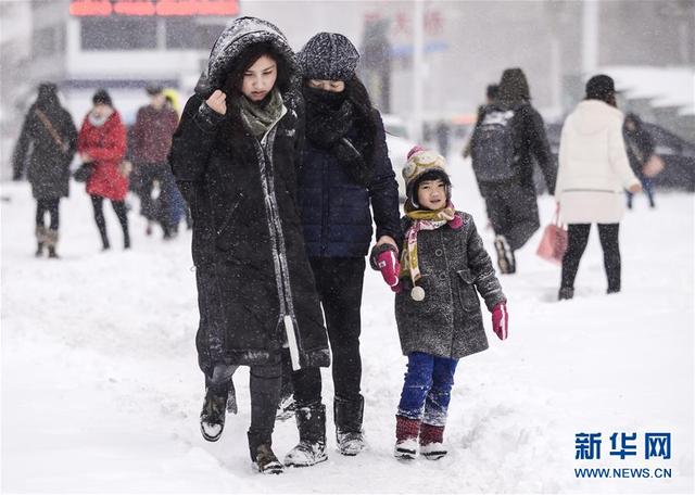 乌鲁木齐遭罕见暴雪 积雪超37厘米突破历史极值