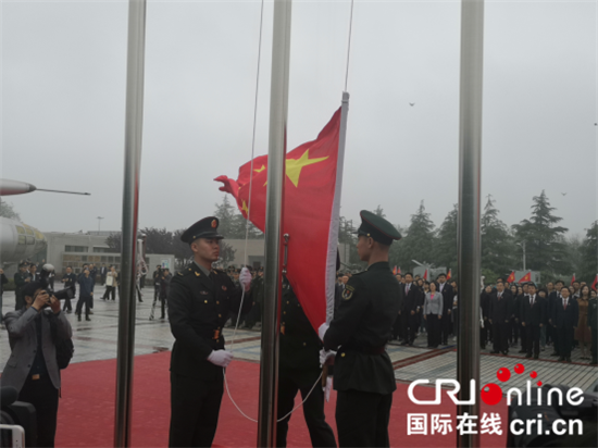 急稿(供稿 社会广角列表 三吴大地泰州 移动版)渡江战役胜利70周年升旗仪式举行