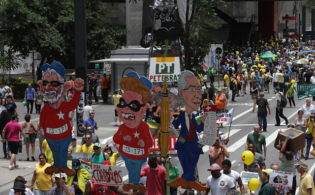 巴西民眾上街遊行要求總統下臺