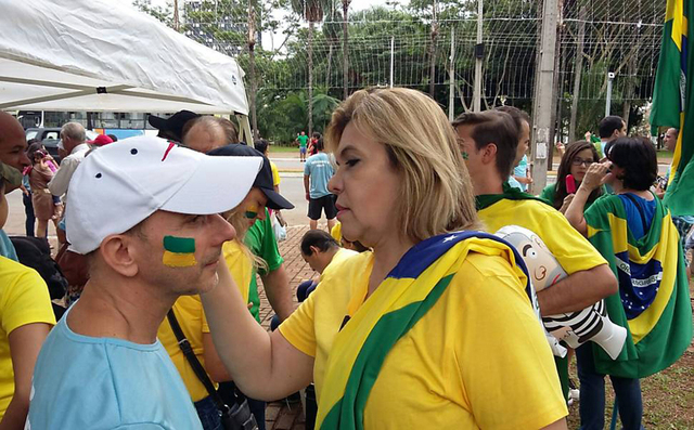 巴西民眾上街遊行要求總統下臺