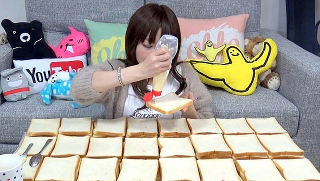 日本娇小女子狂吃100片面包 共3.8公斤