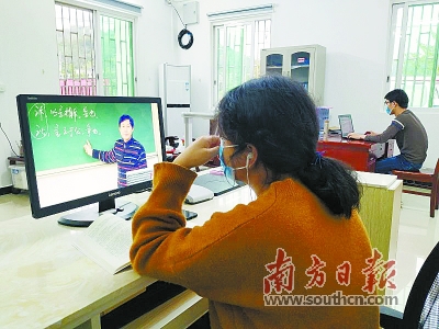 广东实现中小学生线上教育全覆盖 人手一“屏”温暖托底