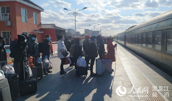 黑龍江省持續開通“點對點”運送列車 確保農民工安全有序返崗
