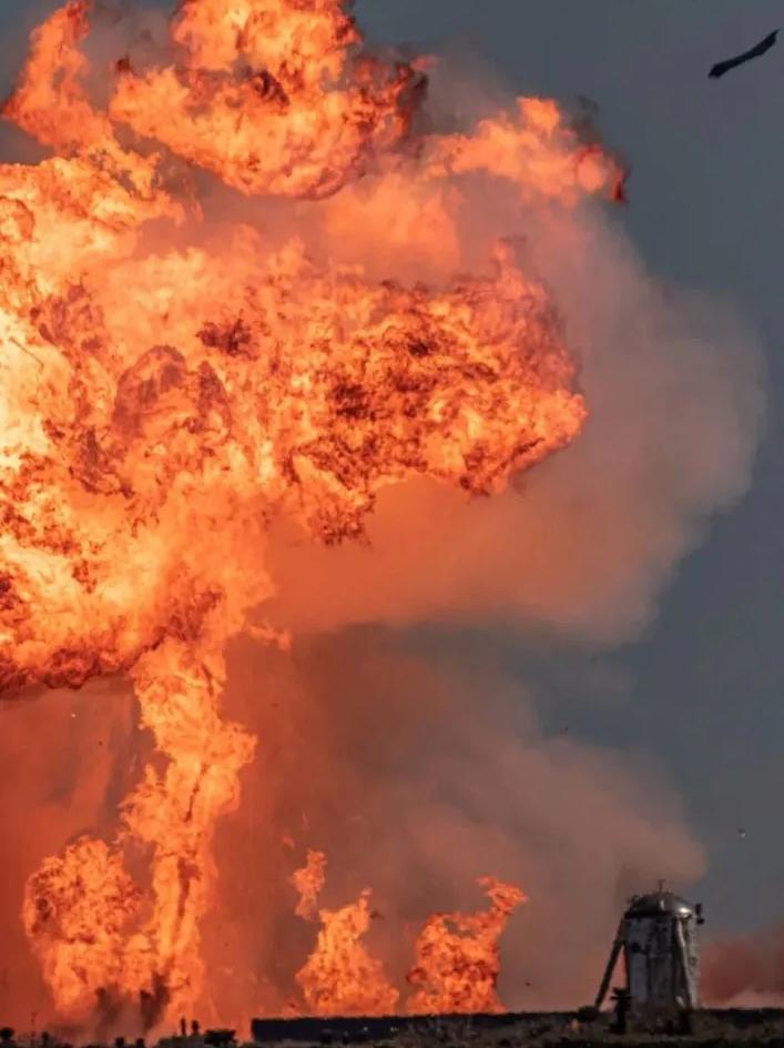 SpaceX“星际”飞船SN9返回时又炸了！