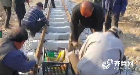 【县域速递(图片+摘要)】【走遍山东-淄博】淄川区观光小火车带动乡村游 助村民脱贫 【县域速递(图片+摘要)】【走遍山东-淄博】淄川区观光小火车带动乡村游 助村民脱贫