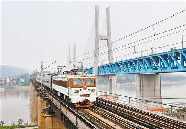 【要聞 摘要】重慶首座長江大橋“退役”