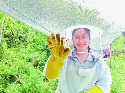 黄文秀生前所驻村告别贫困