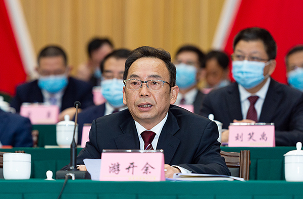 政协自贡市第十五届委员会第五次会议胜利闭幕_fororder_5自贡市政协主席游开余主持闭幕大会(摄影-廖志全）