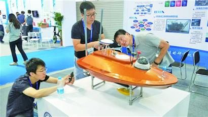 【社会广角（图片+摘要）】【走遍山东-青岛】海科展开展：亚洲首个自动化码头“青岛造”