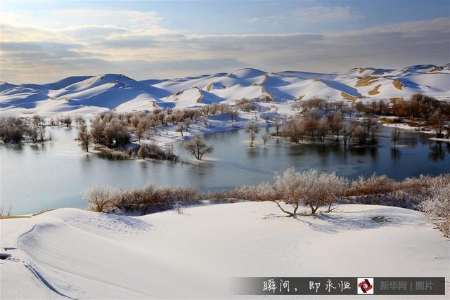 航拍塔克拉玛干沙漠雪景 宛若童话世界