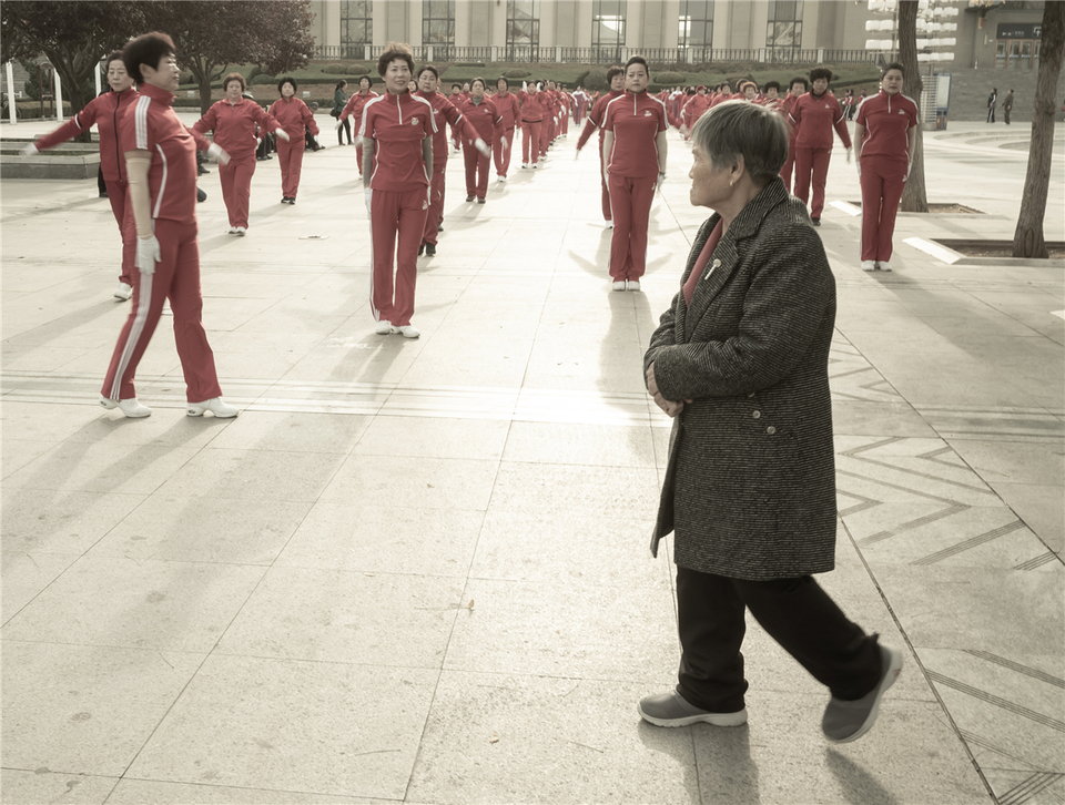 【图片专题】广场_fororder_广场 魏翔Wei Xiang.   on the square-2. 2019 Dalian