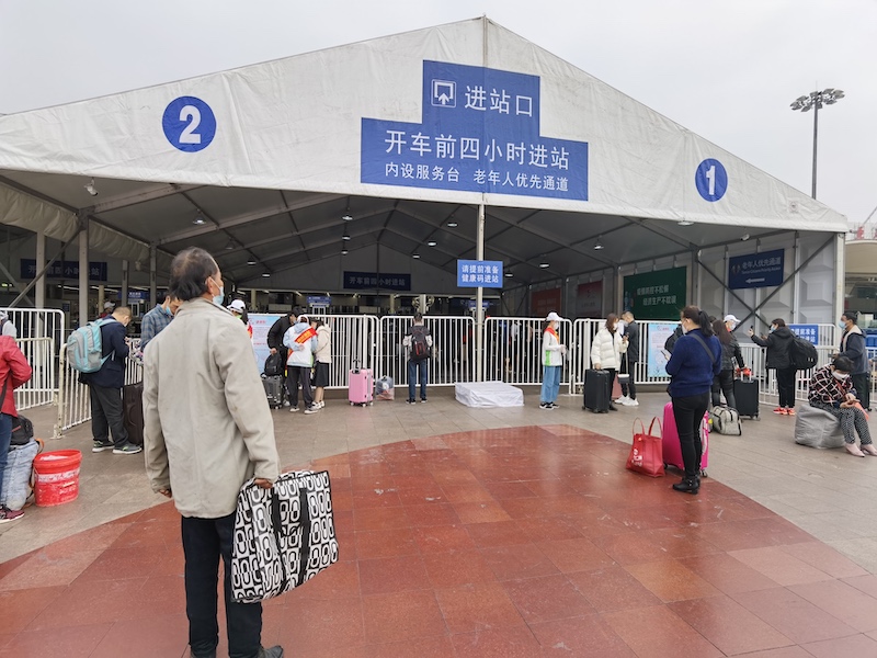 2021春运首日广州火车站不复往年热闹