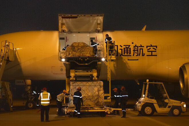 Bakuna ng Tsina, dumating na sa Laos_fororder_laos01