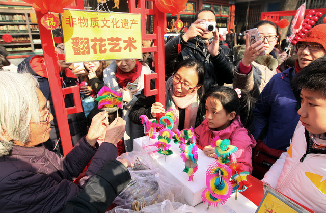 北京西城一天一場“雲端”大戲慶新春