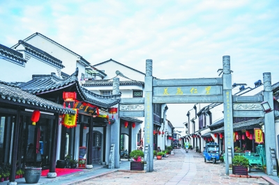 图为鄣吴镇老街.新华社发