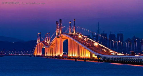 之镜海长虹讲到澳门春节的特色活动就不得不提大年初一的金龙巡游啦!