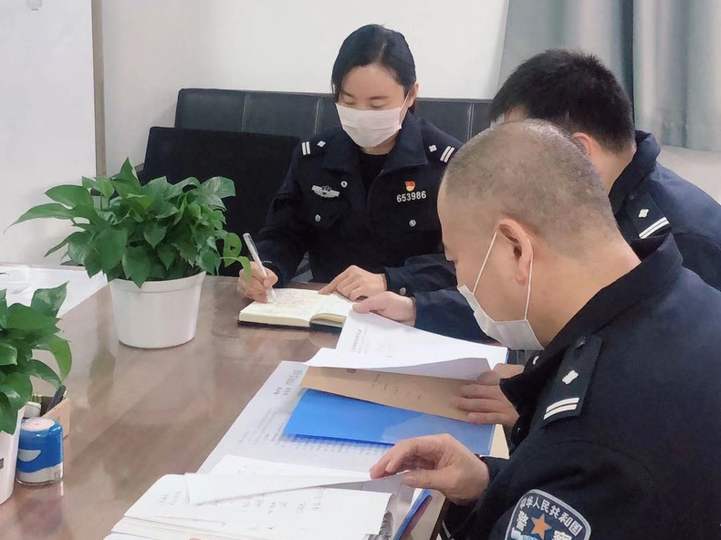 “抗擊疫情 警徽在閃耀”|高墻內全封閉14天 錦州市監管警察搶著上崗