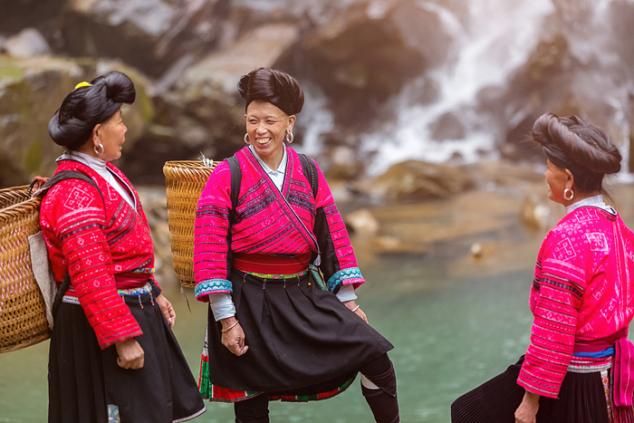 图片默认标题_fororder_瑶族妇女