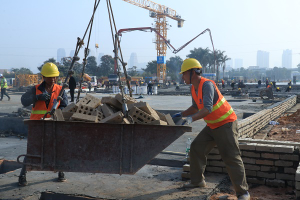 防疫施工两手抓 中建四局暖心举措鼓励工友留“厦”