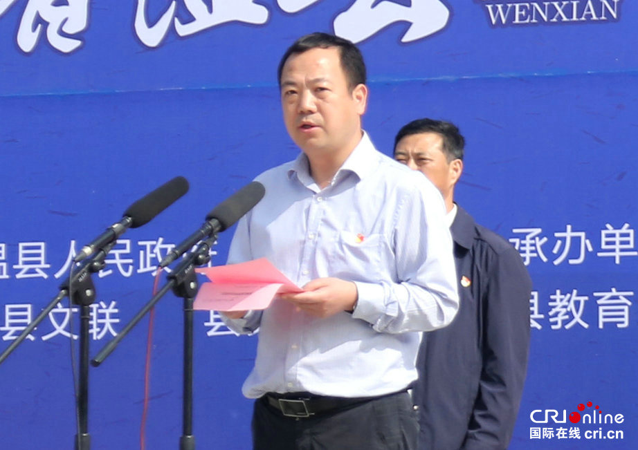 温县县委副书记李备战(右一)主持启动仪式 摄影 徐宏星温县县委书记毛
