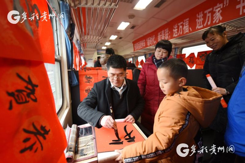 （社会）侗寨百姓“接福”了！“慢火车”春节不停运！