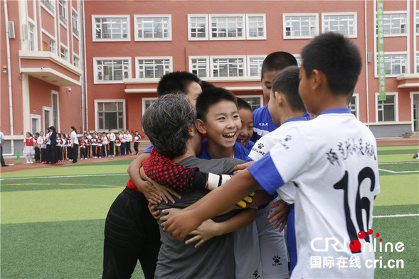专题【老外看】中国教育怎么样？海外大V说“这些学生真是棒棒哒！”