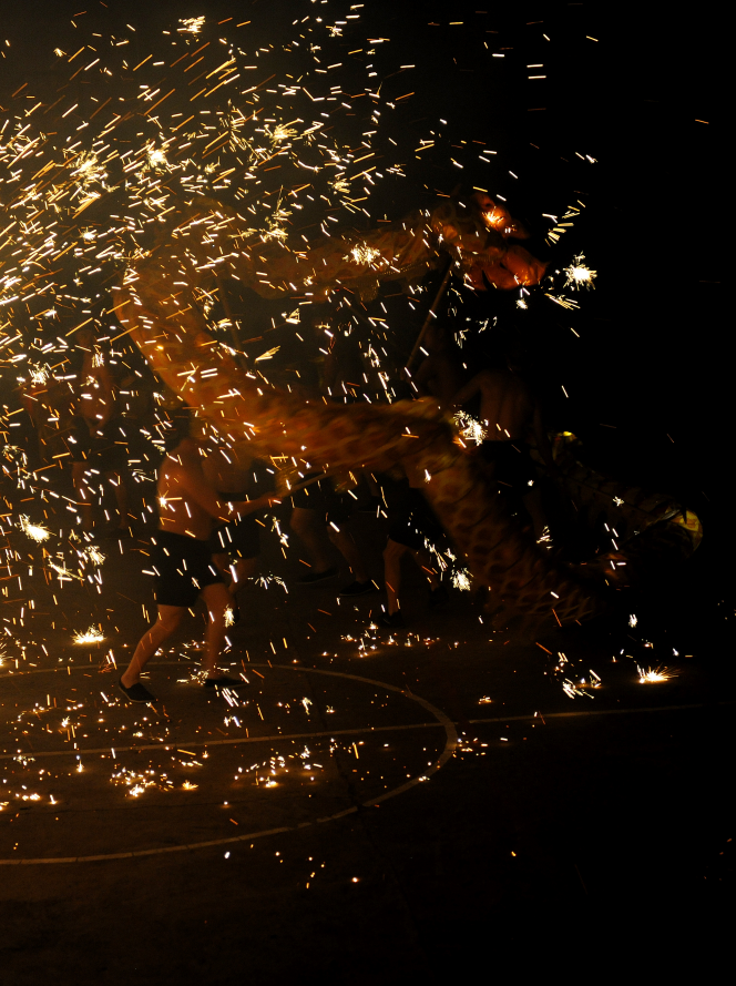 （转载）百年火龙“烧”起来 温暖远游子 线上云团聚