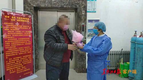 哈尔滨市传染病院3名确诊患者治愈出院